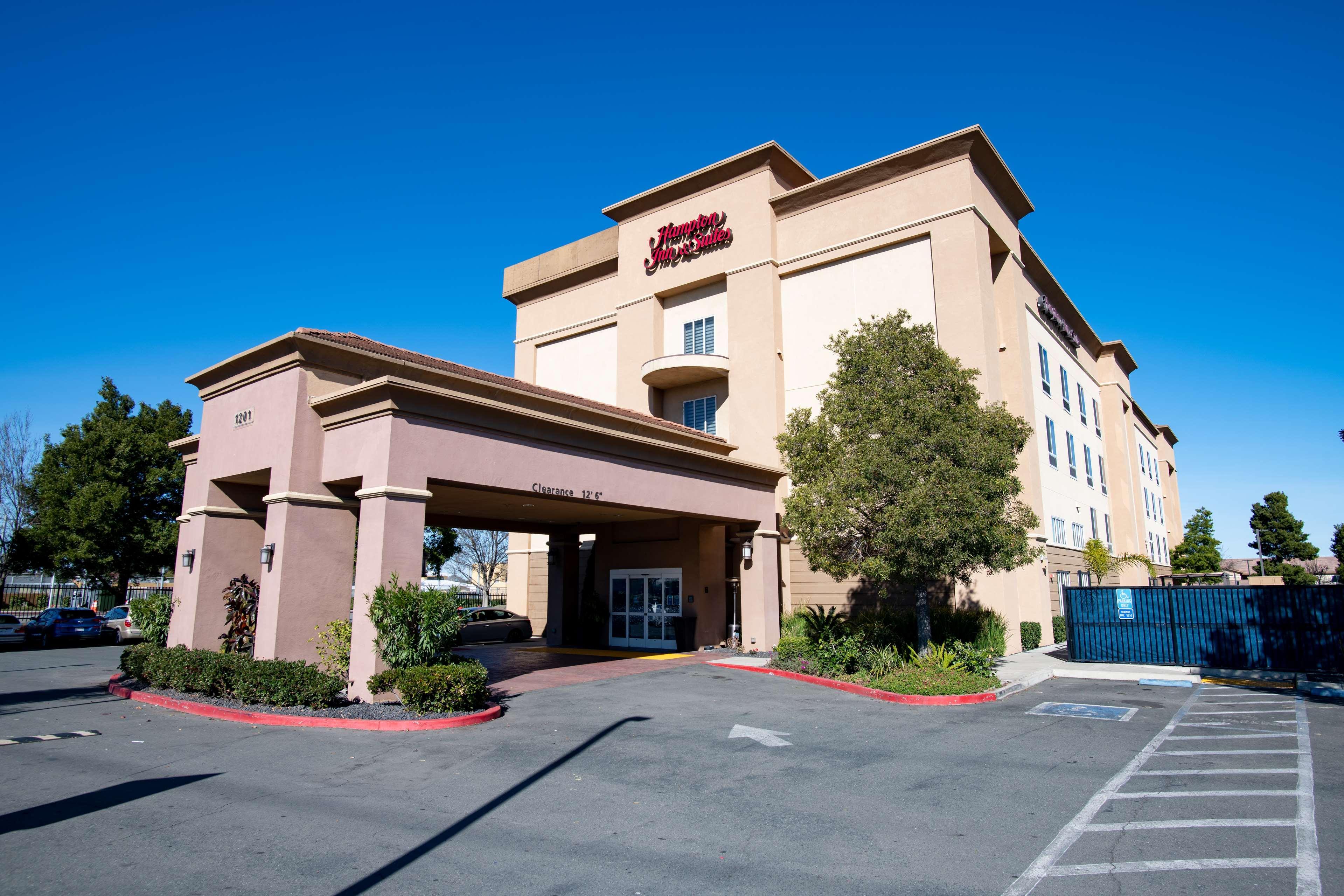 Hampton Inn & Suites Pittsburg Exterior photo