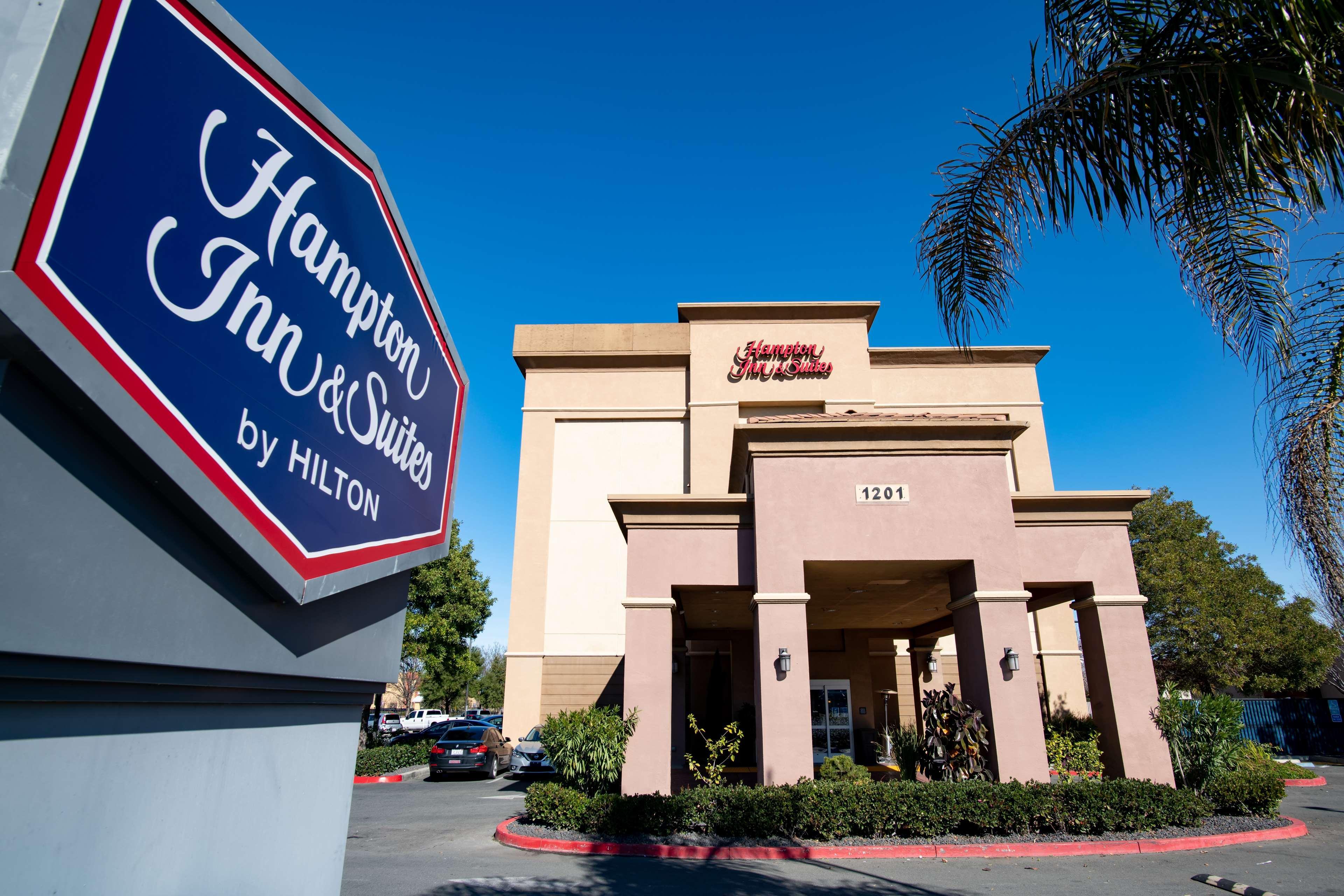 Hampton Inn & Suites Pittsburg Exterior photo