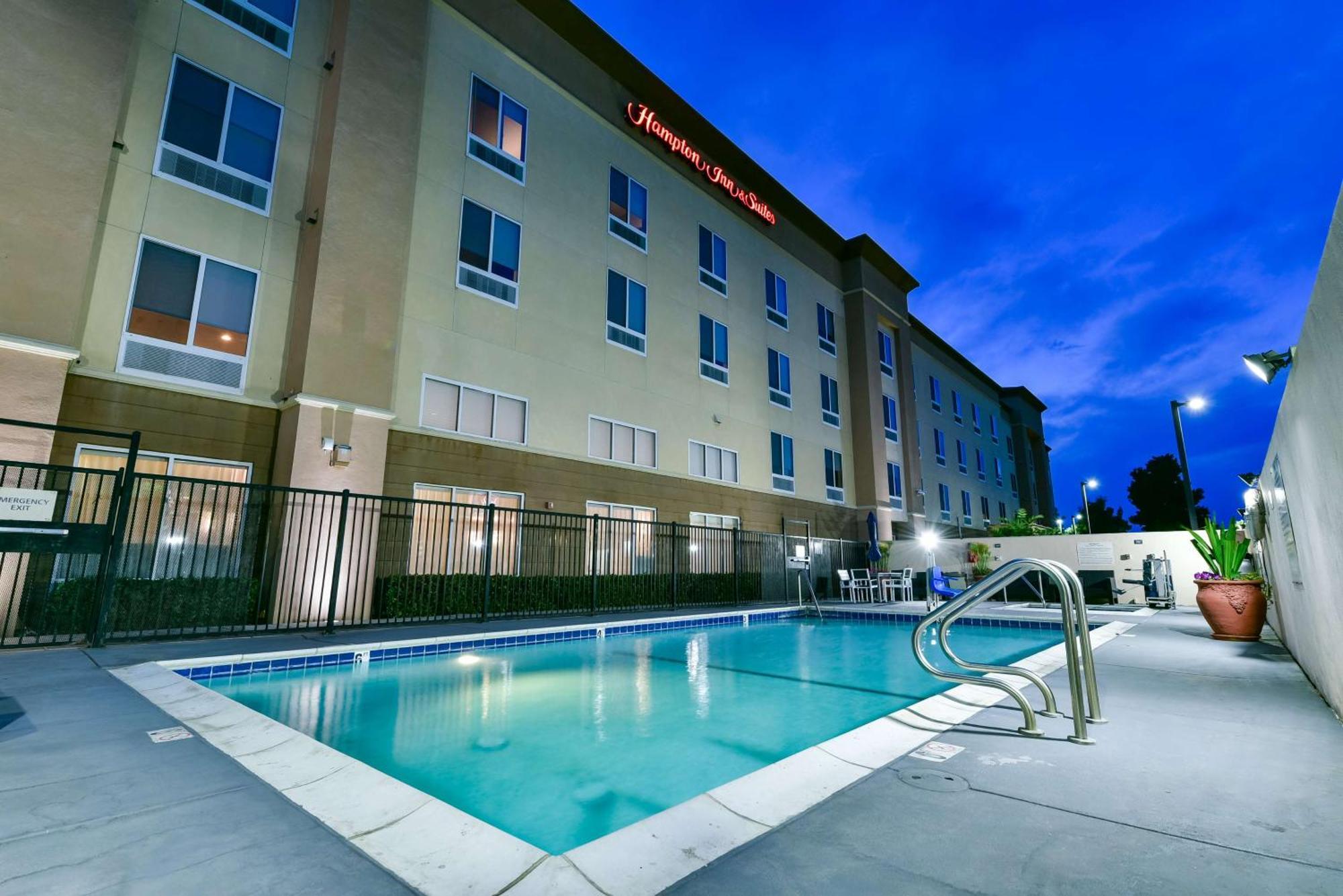 Hampton Inn & Suites Pittsburg Exterior photo