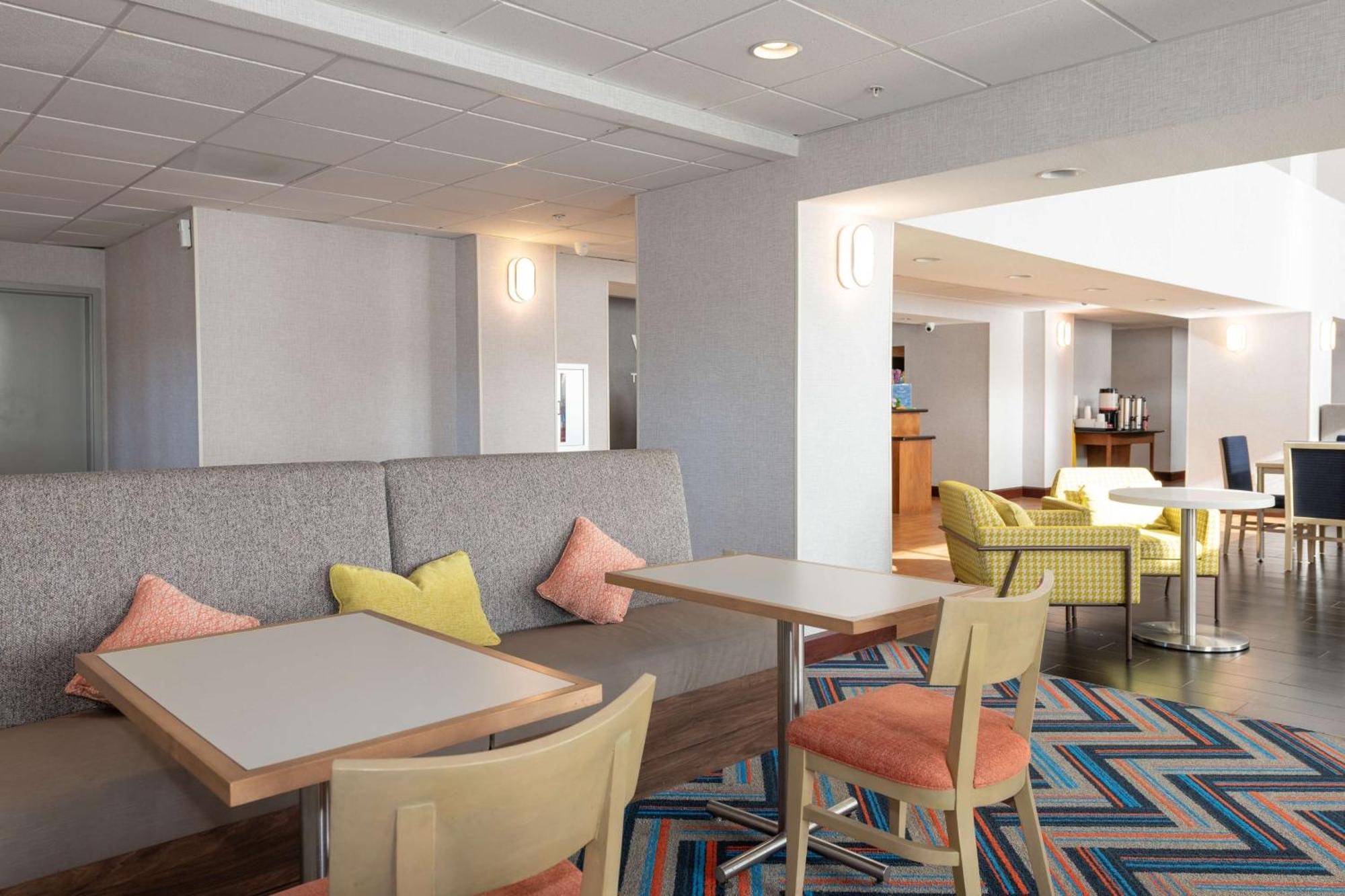 Hampton Inn & Suites Pittsburg Exterior photo